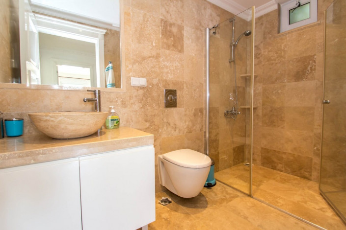 Трехэтажная меблированная вилла 4+1 в районе Конаклы, 250 м2 - Ракурс 23