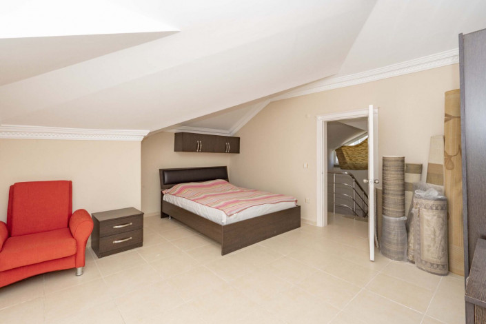 Меблированная трехуровневая вилла на продажу в Демирташ - Ракурс 14