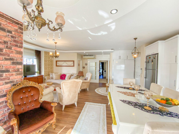 Меблированный дуплекс с видом на бассейн и горы в районе Кестель, 200м - Ракурс 11