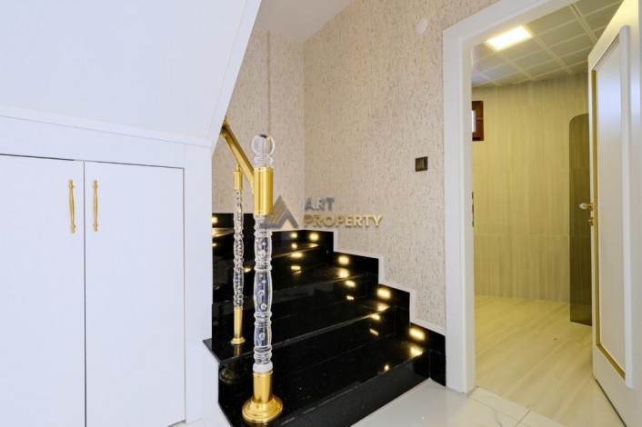 Двухуровневая вилла 3+1, 300 м2 с видом на крепость Алании вблизи пляжа Клеопатры - Ракурс 2