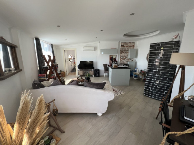 Двухуровневый уютный пентхаус 2+2, 300м2 с видом на море в районе Кестель - Ракурс 9