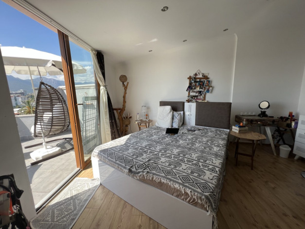 Двухуровневый уютный пентхаус 2+2, 300м2 с видом на море в районе Кестель - Ракурс 14