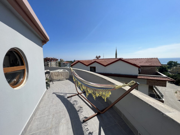 Двухуровневый уютный пентхаус 2+2, 300м2 с видом на море в районе Кестель - Ракурс 18