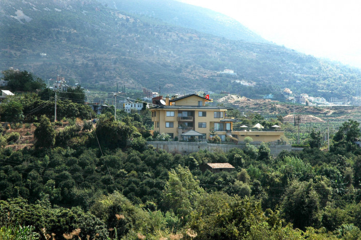 Просторная вилла с видом на Средиземное море и собственным садом в районе Кестель - Ракурс 1