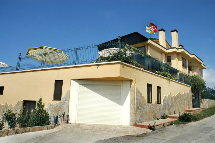 Просторная вилла с видом на Средиземное море и собственным садом в районе Кестель - Ракурс 3