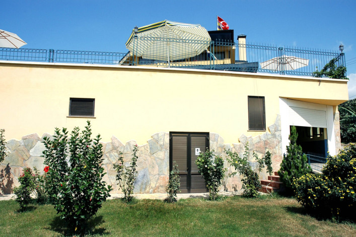 Просторная вилла с видом на Средиземное море и собственным садом в районе Кестель - Ракурс 9