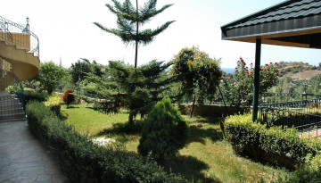 Просторная вилла с видом на Средиземное море и собственным садом в районе Кестель - Ракурс 13