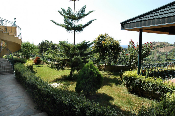 Просторная вилла с видом на Средиземное море и собственным садом в районе Кестель - Ракурс 12