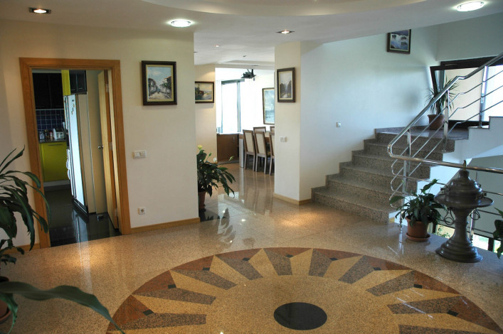 Просторная вилла с видом на Средиземное море и собственным садом в районе Кестель - Ракурс 16