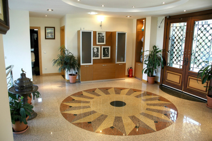 Просторная вилла с видом на Средиземное море и собственным садом в районе Кестель - Ракурс 17