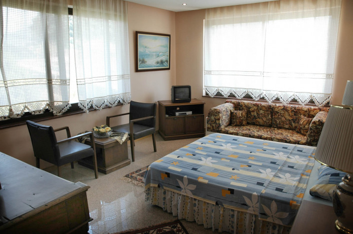 Просторная вилла с видом на Средиземное море и собственным садом в районе Кестель - Ракурс 18