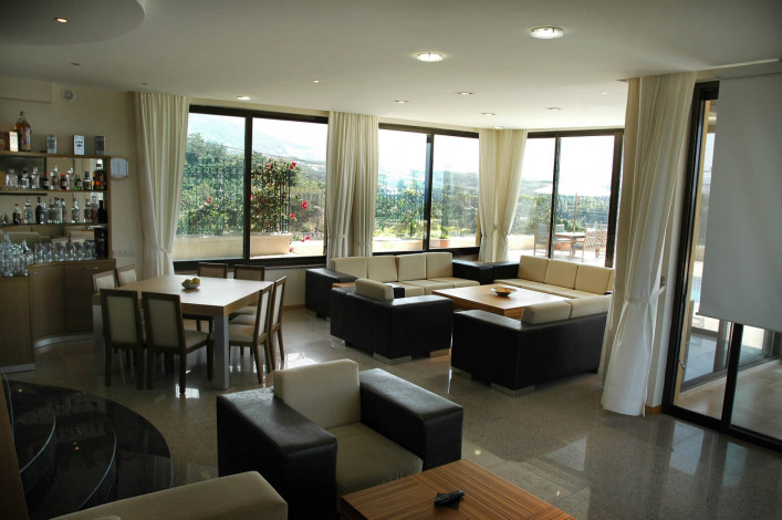 Просторная вилла с видом на Средиземное море и собственным садом в районе Кестель - Ракурс 25