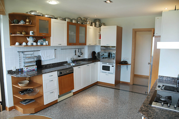 Просторная вилла с видом на Средиземное море и собственным садом в районе Кестель - Ракурс 26