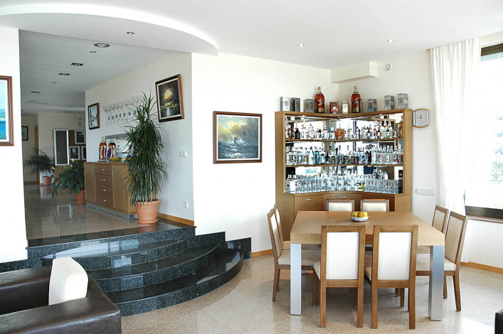 Просторная вилла с видом на Средиземное море и собственным садом в районе Кестель - Ракурс 38