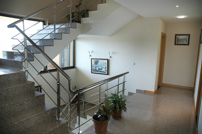 Просторная вилла с видом на Средиземное море и собственным садом в районе Кестель - Ракурс 42