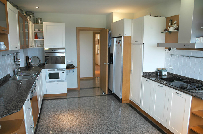 Просторная вилла с видом на Средиземное море и собственным садом в районе Кестель - Ракурс 53