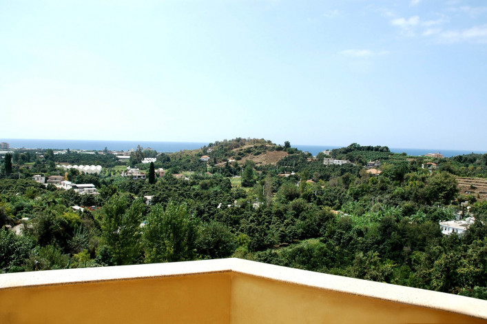 Просторная вилла с видом на Средиземное море и собственным садом в районе Кестель - Ракурс 61