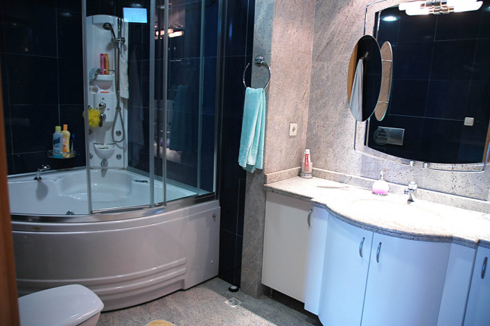 Просторная вилла с видом на Средиземное море и собственным садом в районе Кестель - Ракурс 70