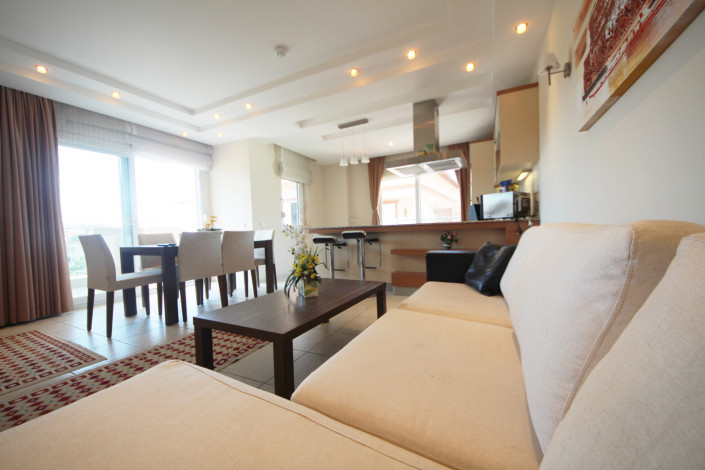 Меблированный пентхаус планировки 4+1, 200м2 для большой семьи в районе Оба - Ракурс 9