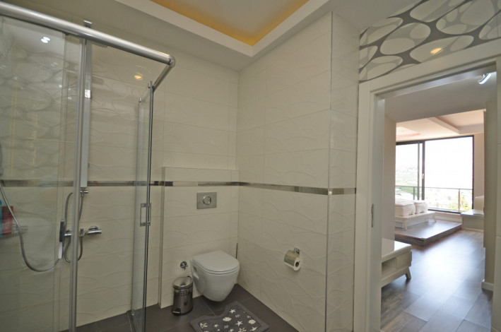 Роскошный пентхаус 3+1, 217м2 с панорамным видом в комплексе премиум класса, район Каргыджак - Ракурс 4