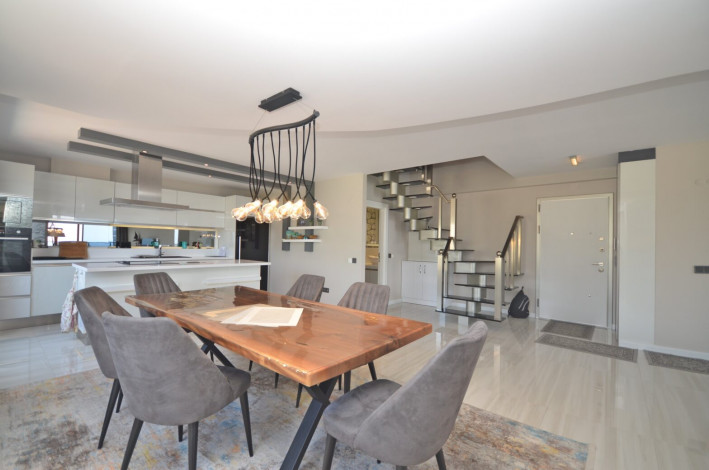 Роскошный пентхаус 3+1, 217м2 с панорамным видом в комплексе премиум класса, район Каргыджак - Ракурс 11