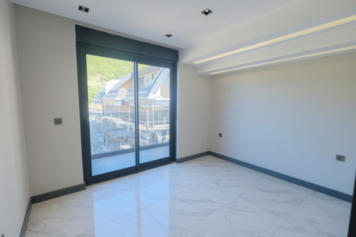 Роскошные видовые апартаменты планировки 4+1, 220м2 в комплексе вилл премиум класса в районе Тепе - Ракурс 23