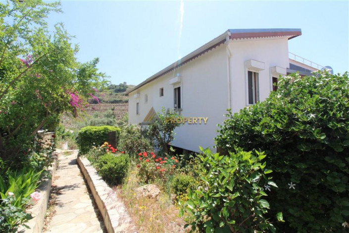 Вилла планировки 3+1, 140м2 в шаговой доступности от моря в живописном районе Каргыджак - Ракурс 29