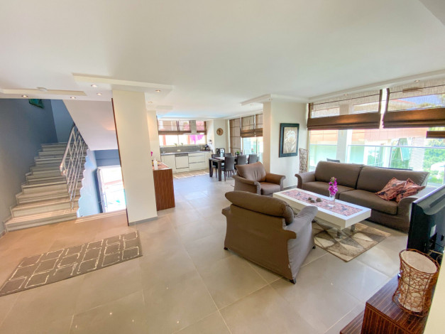 Двухэтажная вилла планировки 3+1, 200м2 в районе Каргыджак - Ракурс 2