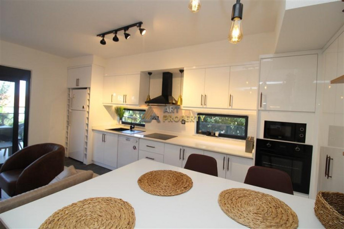 Стильная вилла планировки 3+1, 175м2 с видом на море в районе Каргыджак - Ракурс 10