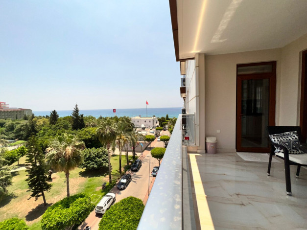 Видовая квартира планировки 3+1, 135м2 в жилом комплексе, район Махмутлар - Ракурс 3