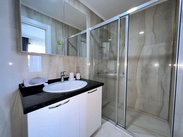 Видовая квартира планировки 3+1, 135м2 в жилом комплексе, район Махмутлар - Ракурс 16