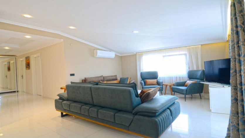 Большая квартира с видом на море на первой линии в Кестель, 135м2 - Ракурс 16