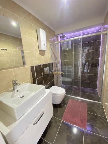 Меблированная квартира планировки 1+1, 80м2 с видом на горы и море, район Кестель - Ракурс 10