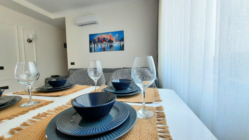 Новая меблированная квартира планировки 1+1, 55м2 с видом на древний город Наула, Махмутлар - Ракурс 2