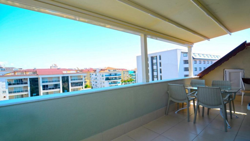 Большая квартира с видом на море на первой линии в Кестель, 135м2 - Ракурс 21