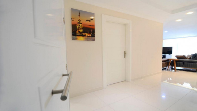 Большая квартира с видом на море на первой линии в Кестель, 135м2 - Ракурс 24