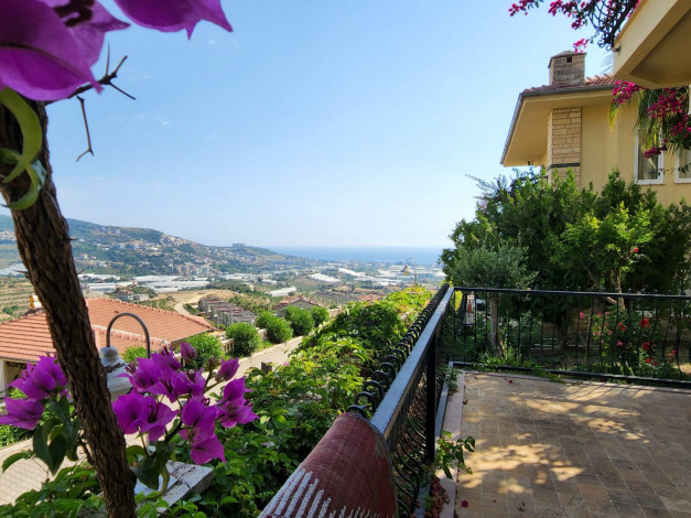 Вилла 3+1, 220м2 с потрясающими видовыми характеристиками в районе Каргыджак - Ракурс 25