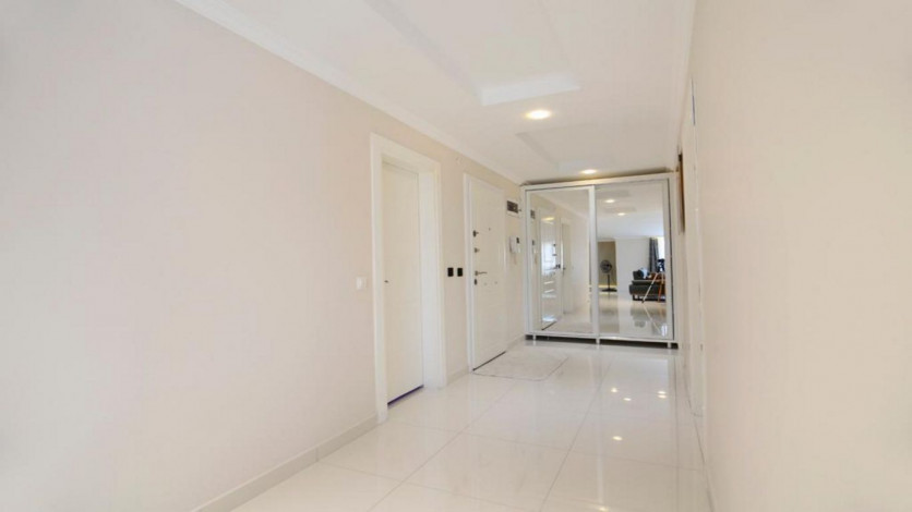 Большая квартира с видом на море на первой линии в Кестель, 135м2 - Ракурс 25