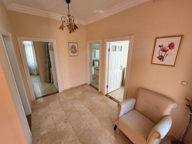 Вилла 3+1, 220м2 с потрясающими видовыми характеристиками в районе Каргыджак - Ракурс 34