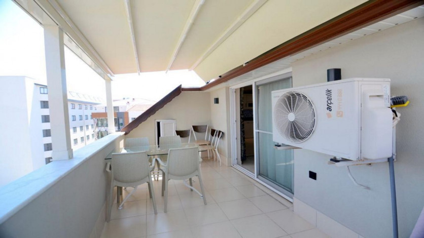 Большая квартира с видом на море на первой линии в Кестель, 135м2 - Ракурс 30