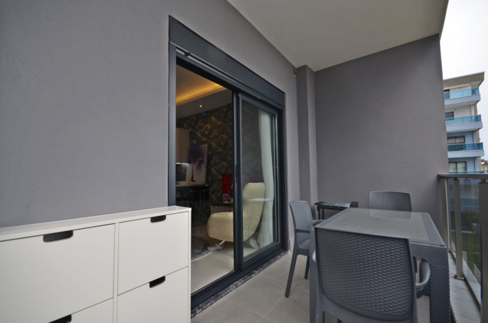 Шикарная меблированная квартира планировки 1+1, 50м2 с видом на море, район Каргыджак - Ракурс 13