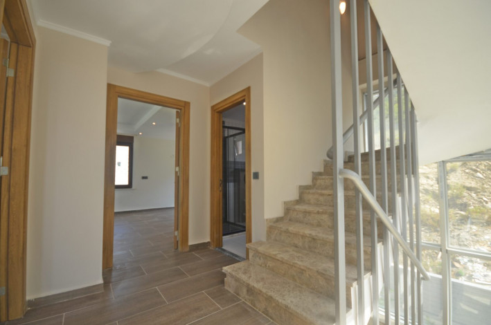 Шикарная видовая вилла планировки 5+1, 367м2 в районе Бекташ, Аланья - Ракурс 25