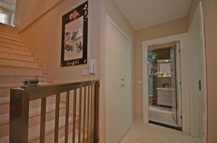 Меблированный пентхаус планировки 4+1, 210м2 с отдельной кухней, район Кестель - Ракурс 2