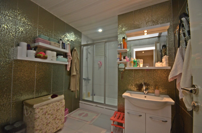 Меблированный пентхаус планировки 4+1, 210м2 с отдельной кухней, район Кестель - Ракурс 3