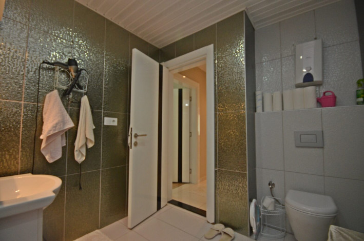 Меблированный пентхаус планировки 4+1, 210м2 с отдельной кухней, район Кестель - Ракурс 4