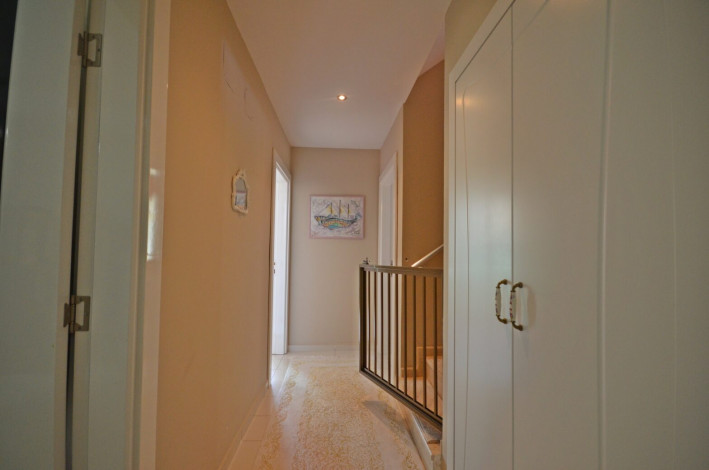 Меблированный пентхаус планировки 4+1, 210м2 с отдельной кухней, район Кестель - Ракурс 5