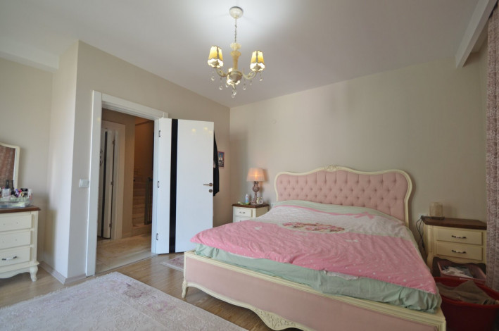 Меблированный пентхаус планировки 4+1, 210м2 с отдельной кухней, район Кестель - Ракурс 14