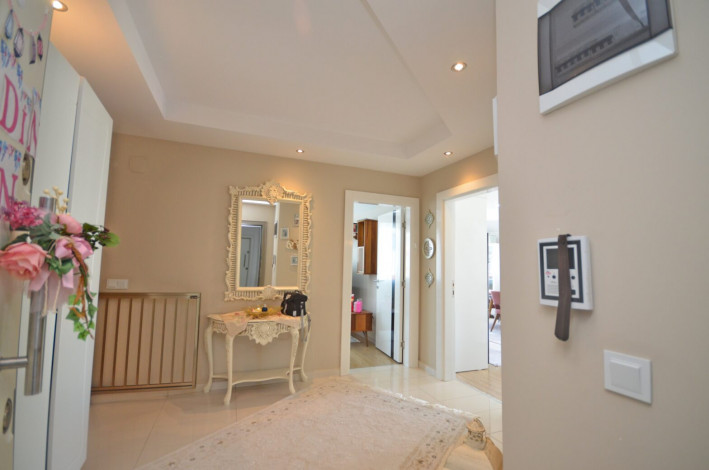 Меблированный пентхаус планировки 4+1, 210м2 с отдельной кухней, район Кестель - Ракурс 17