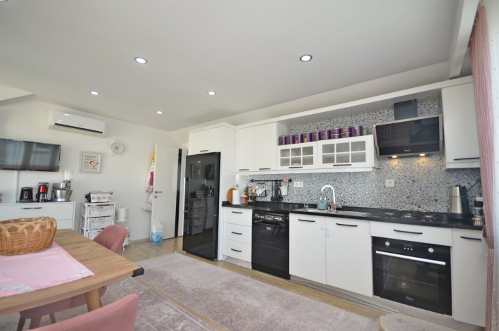 Меблированный пентхаус планировки 4+1, 210м2 с отдельной кухней, район Кестель - Ракурс 21