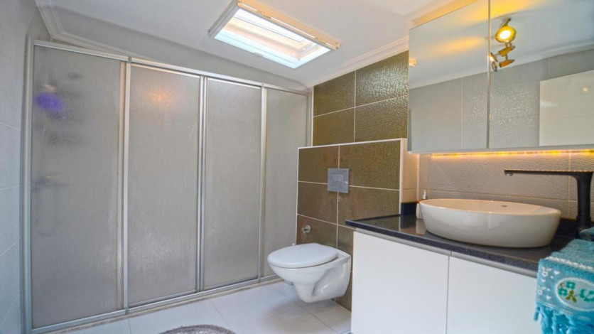 Большая квартира с видом на море на первой линии в Кестель, 135м2 - Ракурс 34